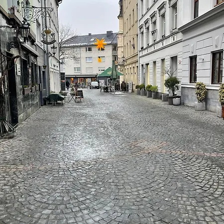 Haus Zum Bacchus Privates Nahe Bahnhof Roemisches Theater, *